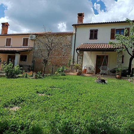 Apartment Parenzana, Little Row House With Big Green Yard In Central Istria Rakotule 외부 사진