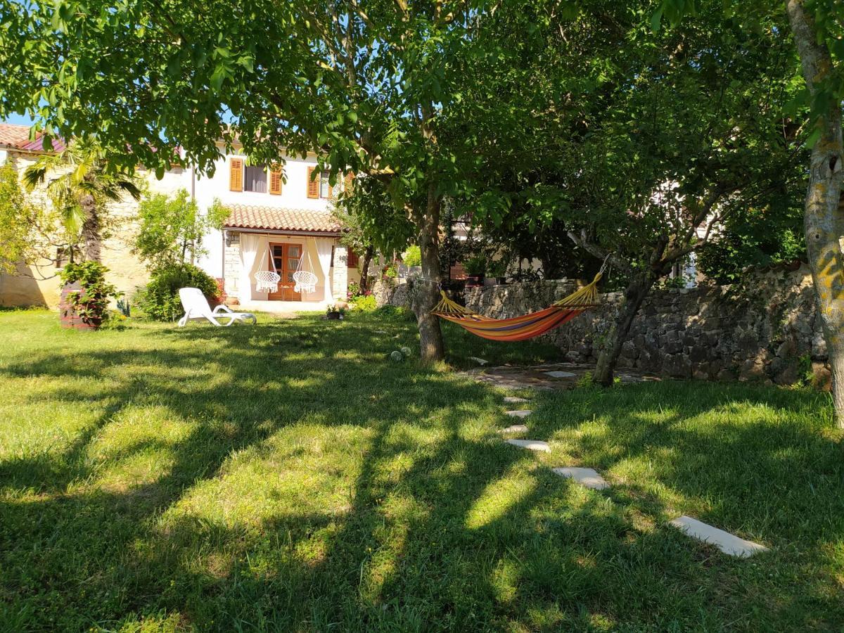 Apartment Parenzana, Little Row House With Big Green Yard In Central Istria Rakotule 외부 사진