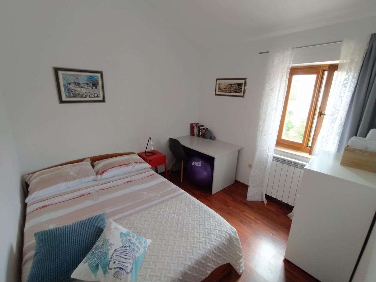 Apartment Parenzana, Little Row House With Big Green Yard In Central Istria Rakotule 외부 사진