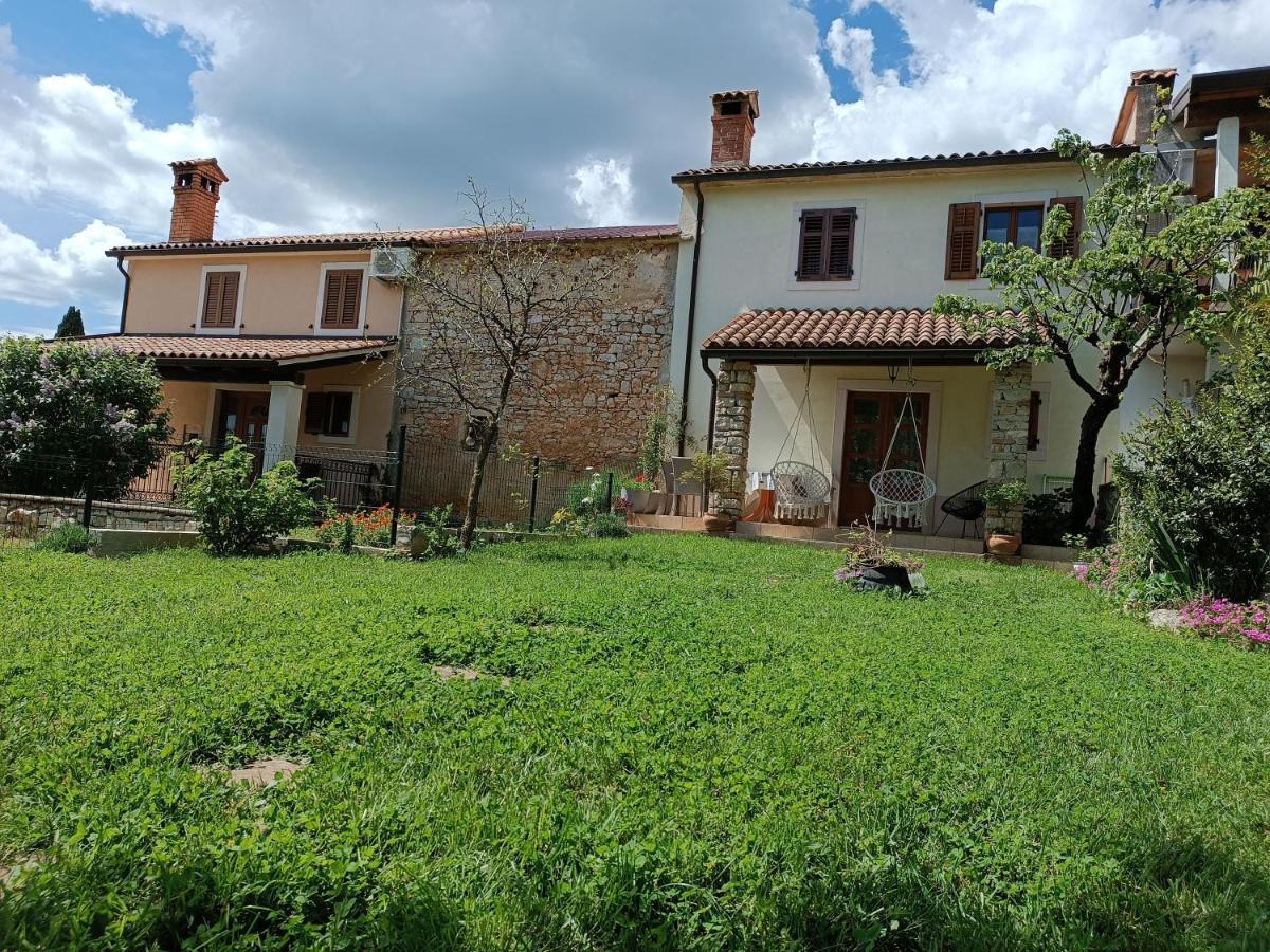 Apartment Parenzana, Little Row House With Big Green Yard In Central Istria Rakotule 외부 사진