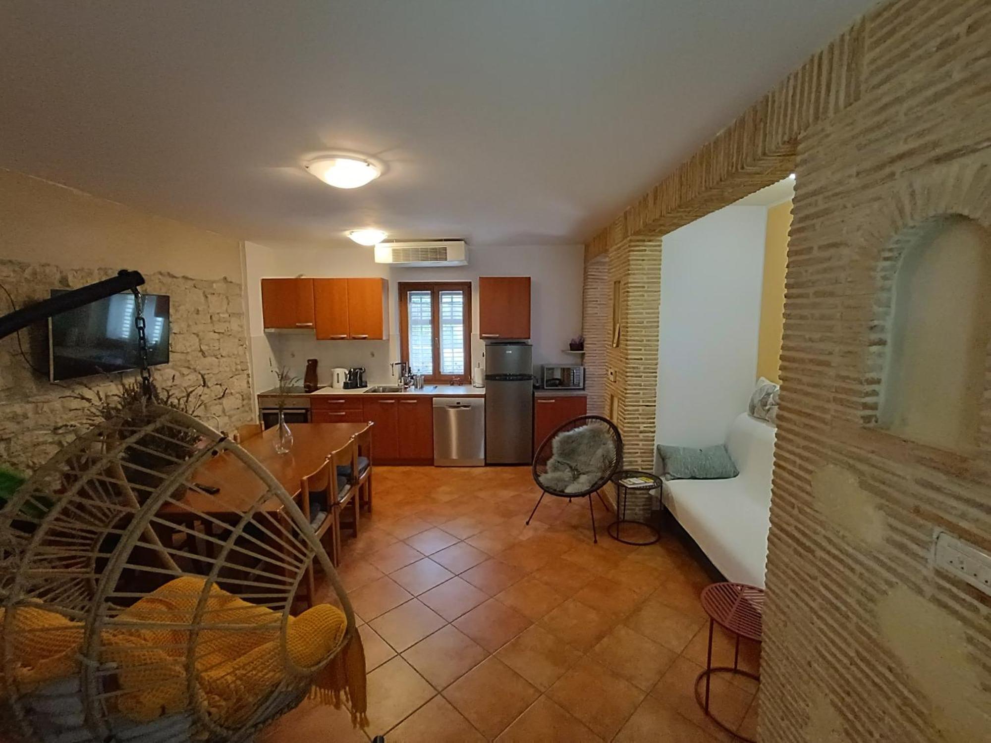 Apartment Parenzana, Little Row House With Big Green Yard In Central Istria Rakotule 객실 사진